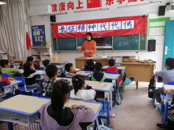 汾湖”“五老”“走進(jìn)”好苗苗班“宣講長(zhǎng)征精神.png