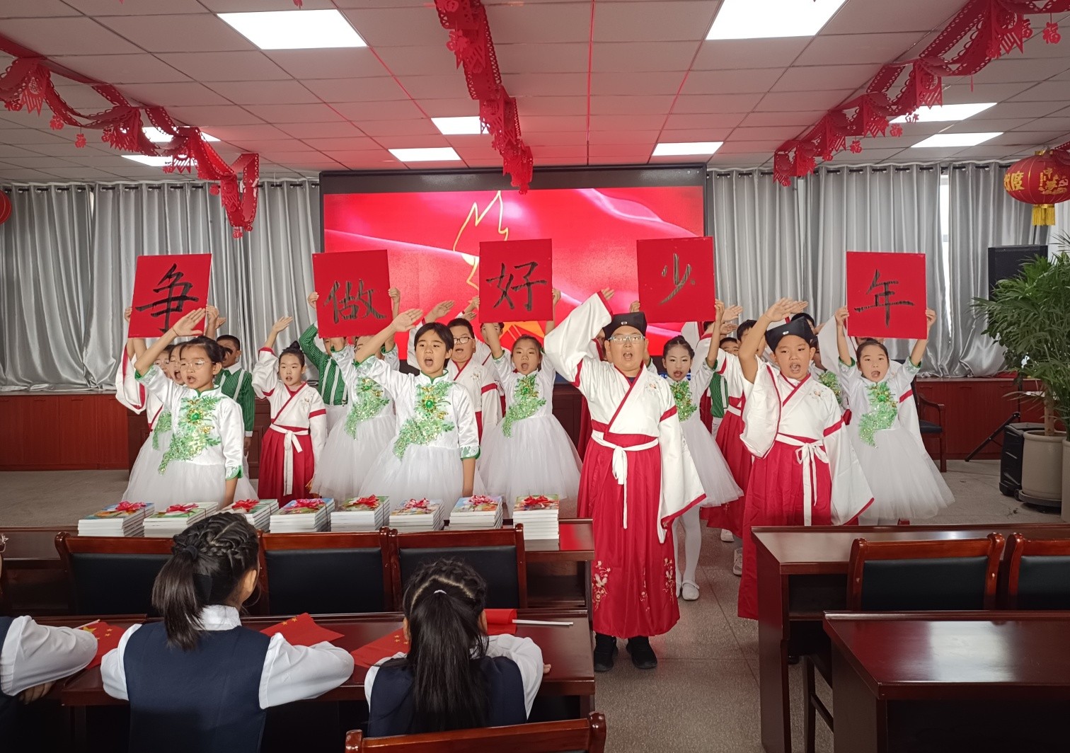 元寶山區(qū)元寶山小學關工委經(jīng)典誦讀活動照片3_副本.jpg