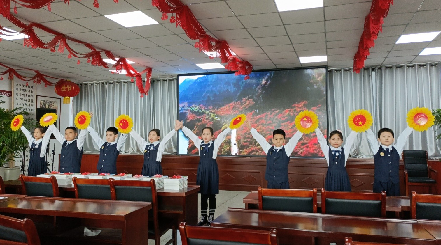 元寶山區(qū)元寶山小學關工委經(jīng)典誦讀活動照片8_副本.jpg