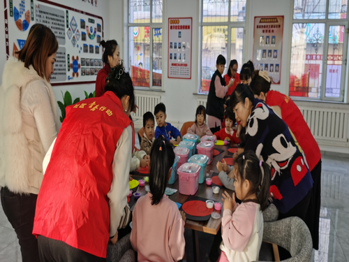 恒豐社區(qū)捏黏土活動1_副本.png