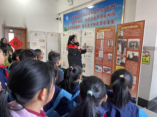 鐵嶺鎮(zhèn)中心校開展家風家教巡展活動2_副本.jpg