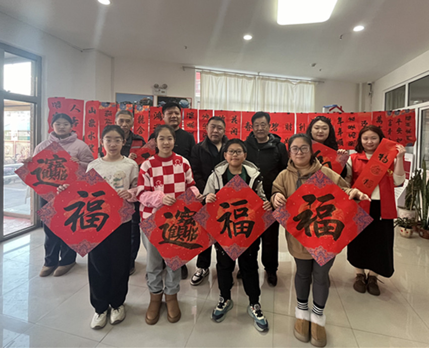 元寶山區平莊城區街道星海社區關工委新春送福活動照片2_副本.jpg