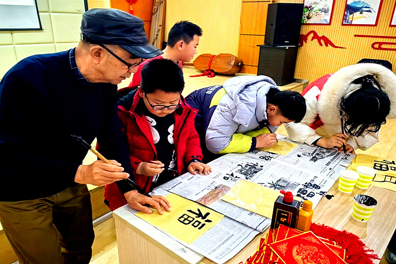 江蘇省南京市建鄴區莫愁湖街道明園社區關工委青少年“冬令營”系列活動圓滿結束(3).jpg
