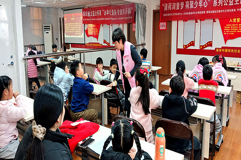 南京市建鄴區沙洲街道清荷北園社區開展“花燈耀元宵，少年展風采” 元宵主題活動(3).jpg