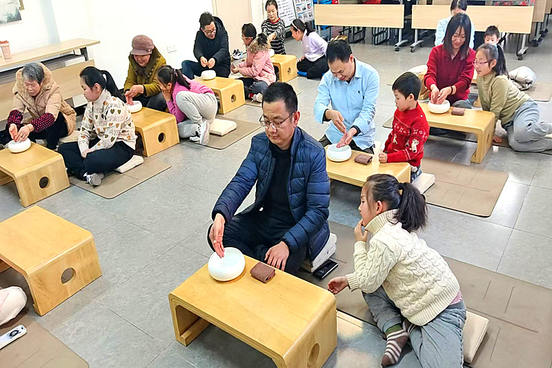 江蘇省南京市建鄴區(qū)興隆街道積善社區(qū)關(guān)工委舉辦家風(fēng)和韻迎新歲親子茶會(huì)(2).jpg