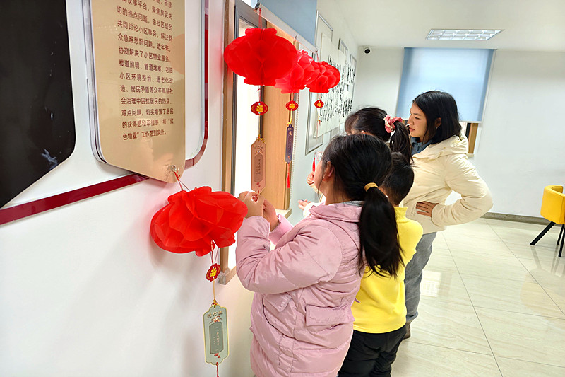 江蘇省南京市秦淮區月牙湖街道富康社區關工委開展“歡樂猜燈謎，巧手做花燈”活動(2).jpg