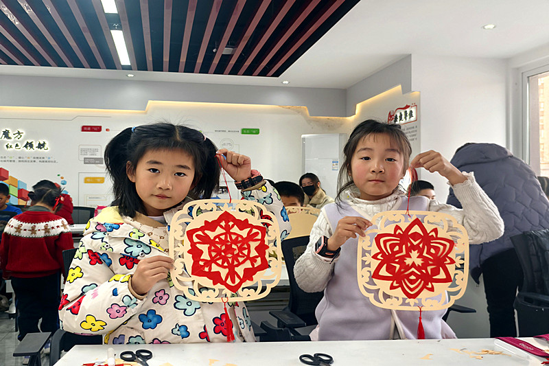江蘇省南京市雨花臺區高家庫社區關工委開展“尋年味樂賞春俗，享年趣游戲繽紛”青少年冬令營暨迎春節活動(2).jpg