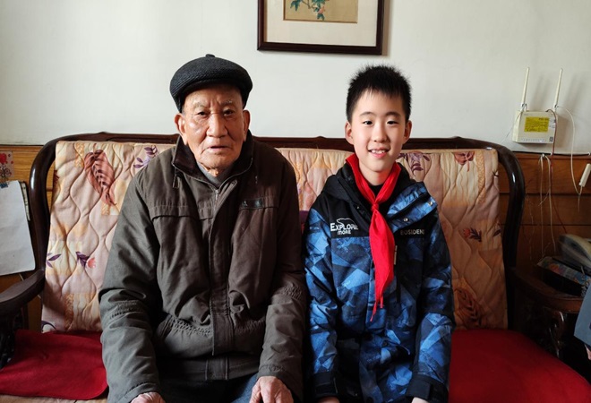 松陵街道二村社區(qū)聆聽崢嶸歲月 傳承紅色基因2--.jpg