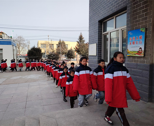 元寶山區(qū)平礦二小文明齊步走 路隊(duì)展風(fēng)采活動(dòng)照片12_副本.jpg