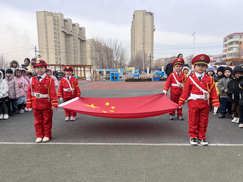 元寶山區第八幼兒園關工委“萌娃學雷鋒，愛心在行動“活動照片13_副本.jpg