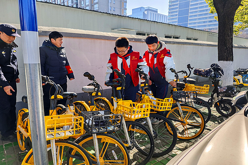 江蘇省南京市鼓樓區江東街道清河新寓社區關工委紅領巾行動：少年先鋒 城市清潔行 (2).jpg