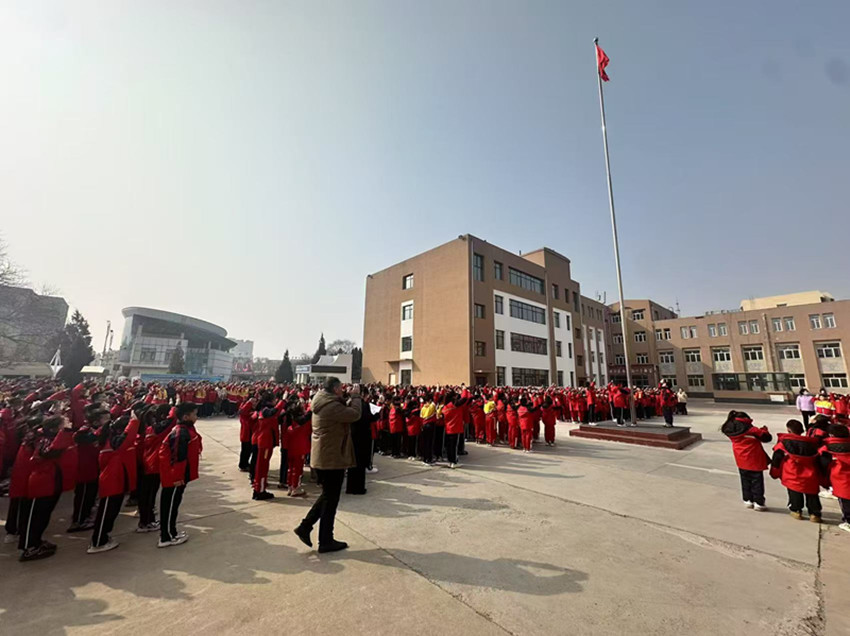 元寶山區(qū)實驗小學(xué)關(guān)工委開學(xué)第一課法治講座活動照片12_副本.jpg