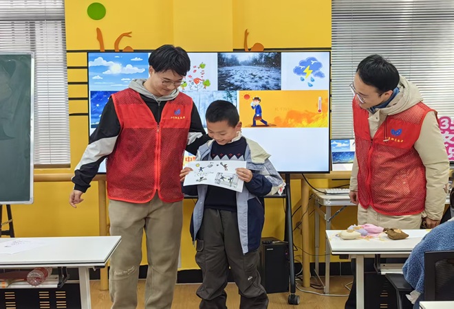 多彩相伴 賦能成長——八坼社區(qū)開展新市民子女關(guān)愛服務(wù).jpg