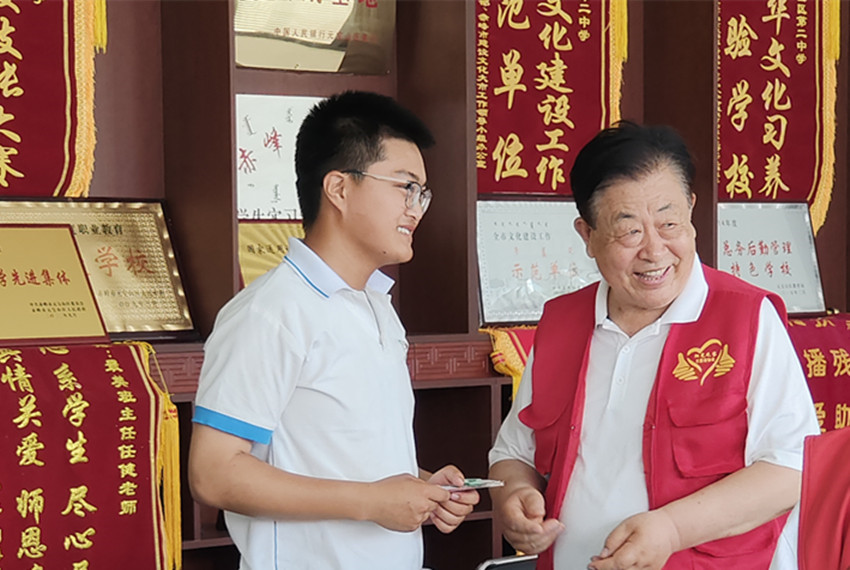 元寶山區星海社區關工委秋季助學活動照片11pg_副本_副本.jpg