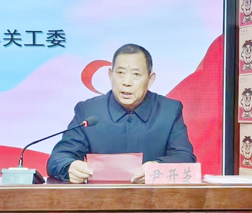 尹_副本.jpg
