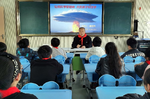 桃源鎮 弘揚科學家精神 點亮孩子科學夢 青云民族一家親“五老”工作室.png