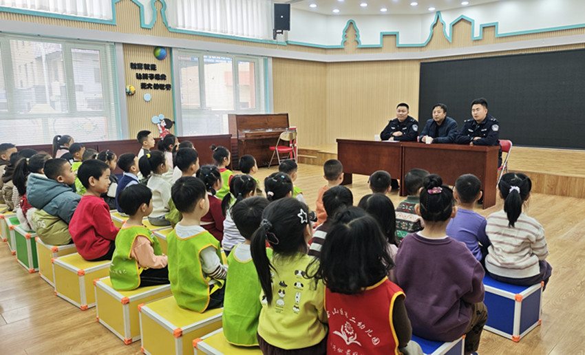 元寶山區第二幼兒園關工委防校園欺凌法治教育活動照片1_副本.jpg