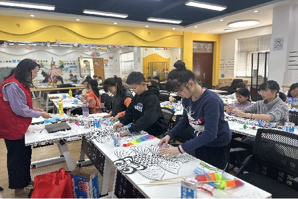 八坼街道八坼社區：“手繪春天 紙鳶逐夢”.png