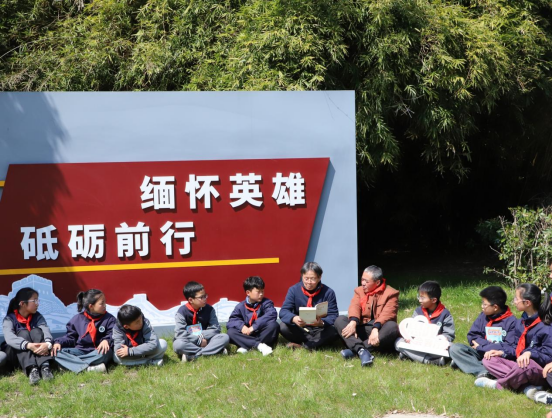 盛澤鎮關工委組織開展清明烈士祭掃活動2.png