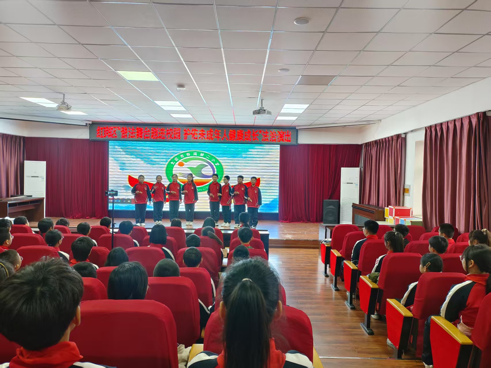 普法劇進校園首場演出 (4).jpg
