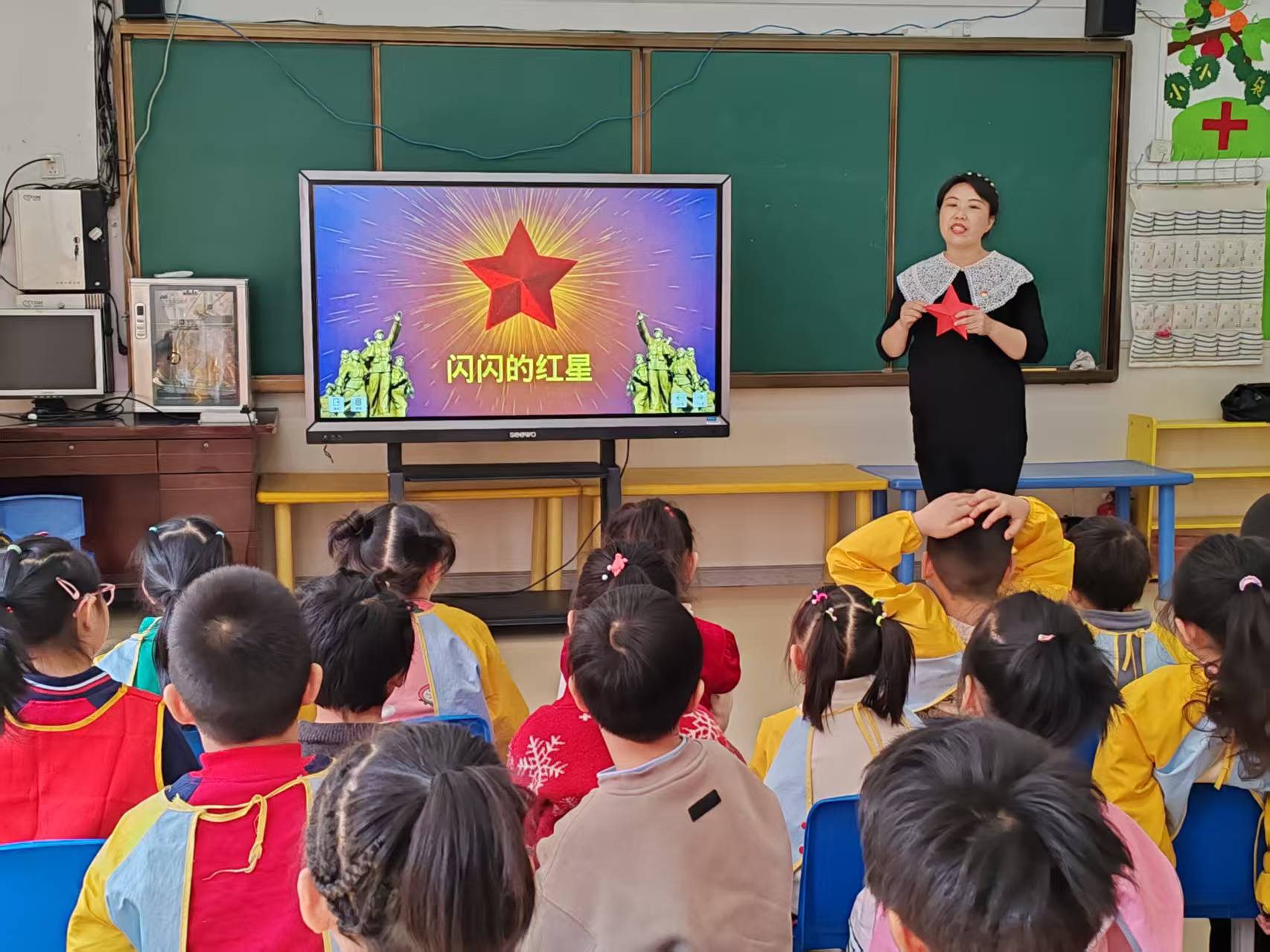 東風(fēng)教育集團(tuán)幼兒園開展愛國主義教育圖片.jpg