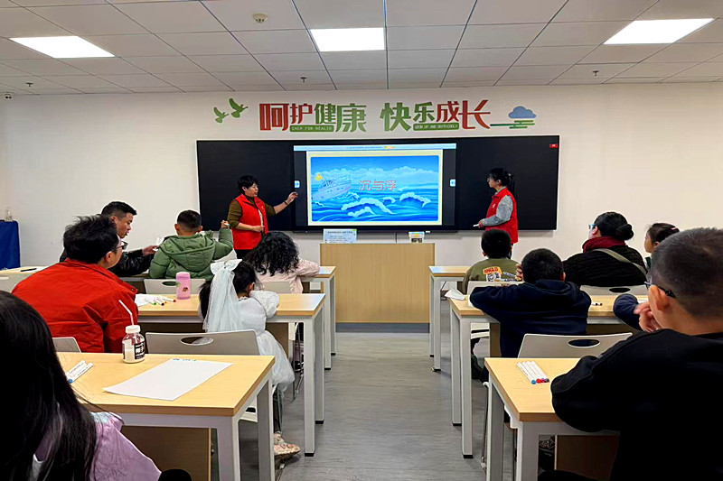 江蘇省南京市建鄴區南苑街道未保站聯合開展“沉與浮的奇妙世界”趣味科學實驗活動(1).jpg
