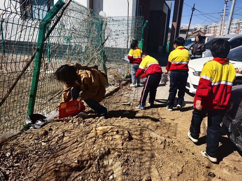 元寶山區建昌營小學學雷鋒活動月照片19_副本.jpg