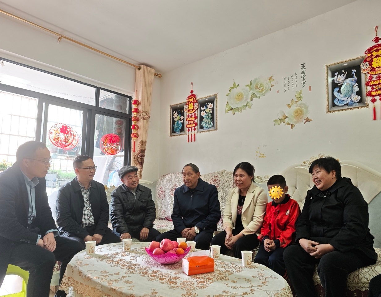 4.2走訪困境兒童.jpg
