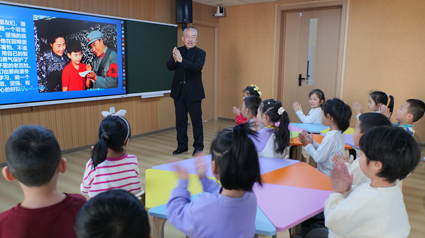 元寶山區草原藍哈達協會、第七幼兒園關工委清明節活動照片2_副本.jpg