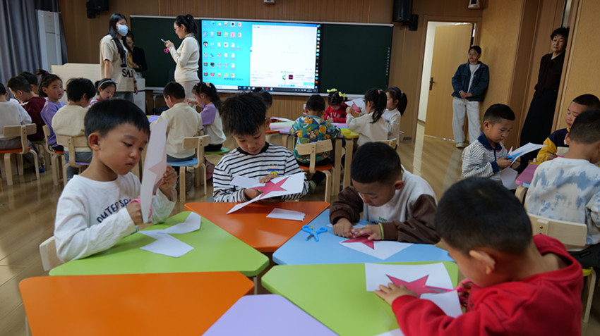 元寶山區草原藍哈達協會、第七幼兒園關工委清明節活動照片3_副本.jpg