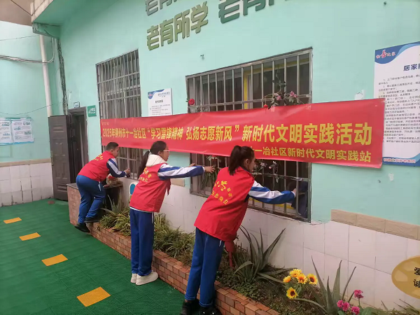 3月12日，柳南區潭西街道十一冶社區關工小組聯合社區新時代文明實踐站組織10余名學生志愿者，走進轄區內居家養老中心，開展“青春伴夕陽，情暖老人心”志愿服務活動1（周桂琴）.png