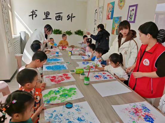 元寶山區西城街道新景四季東社區、第七幼兒園創意拓印，童夢飛揚活動照片1.jpg