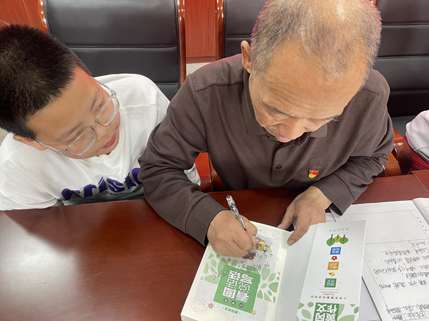 元寶山區元寶山小學關工委開展一對一幫扶活動照片6_副本.jpg