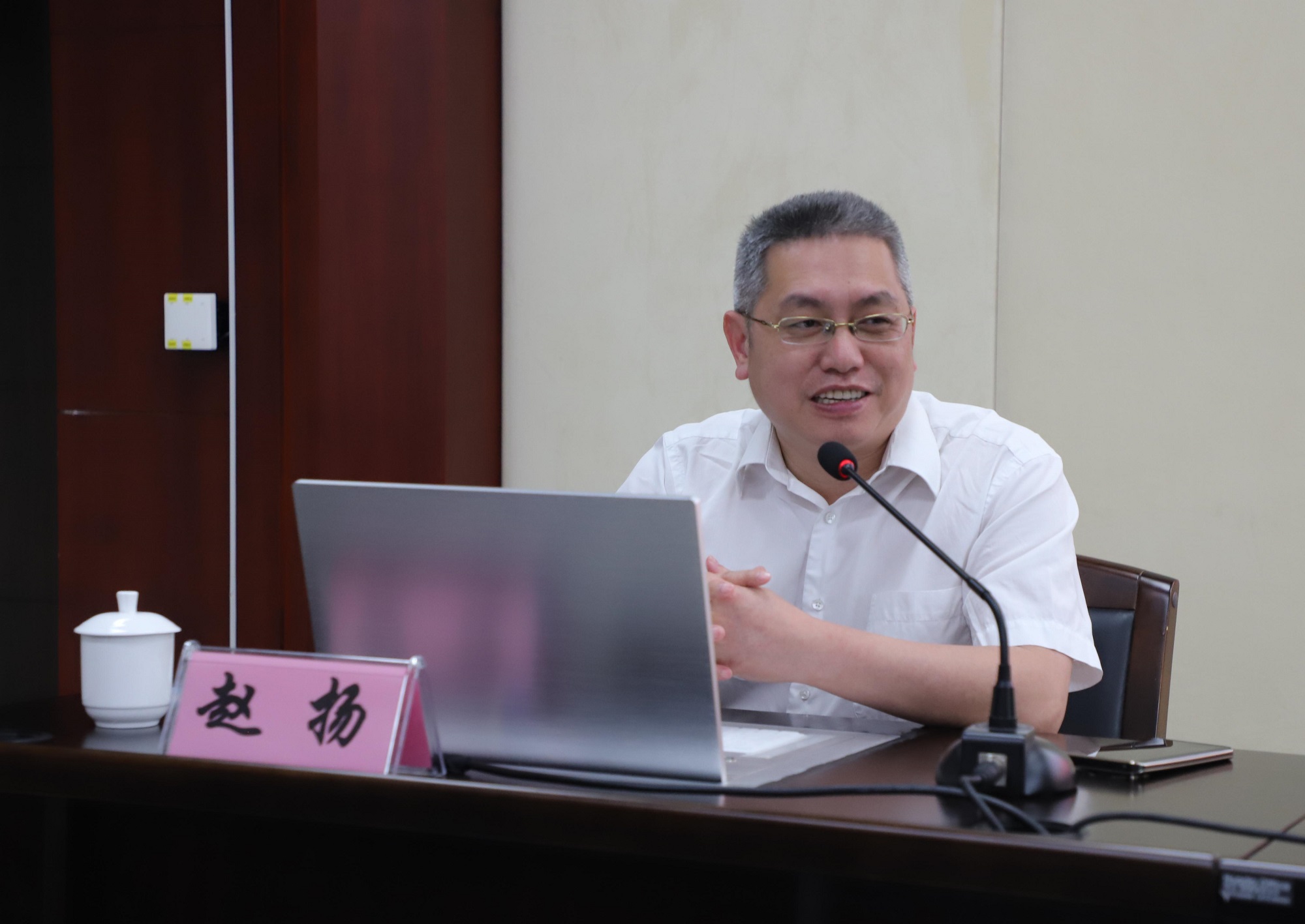市委老干部局副局長(zhǎng)、市關(guān)工委常務(wù)副主任趙揚(yáng)上開(kāi)班第一課.jpg