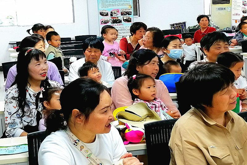 江蘇省南京市玄武區(qū)玄武湖街道東方城社區(qū)開展“童聲飛揚,愛伴成長” 關(guān)愛活動.jpg