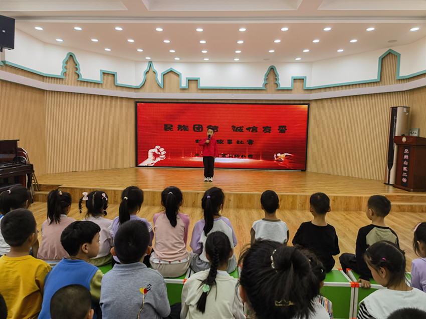 元寶山區(qū)第二幼兒園民族團(tuán)結(jié)競(jìng)賽活動(dòng)照片1_副本.jpg