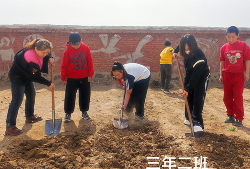 元寶山區馬蹄營子小學快樂春耕，播種希望活動照片12_副本.jpg