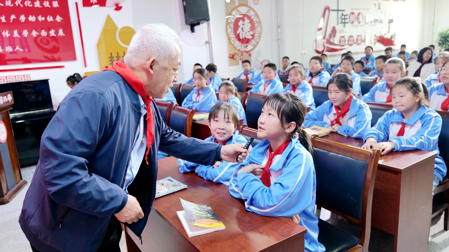 元寶山區元寶山鎮建昌營小學關工委“‘五老’進校園活動照片2_副本.jpg