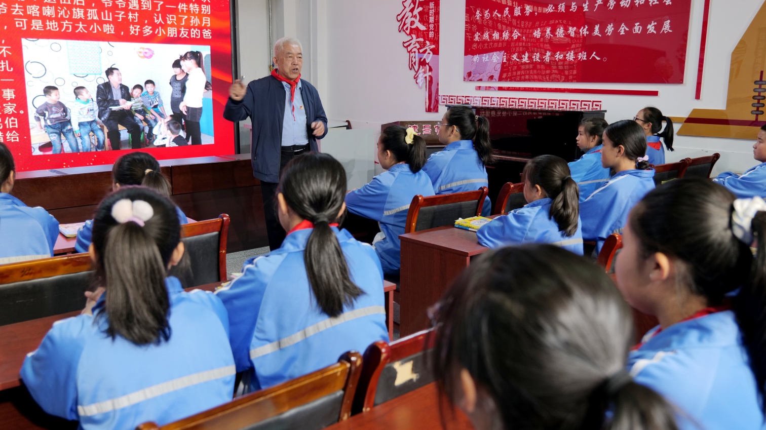 元寶山區元寶山鎮建昌營小學關工委“‘五老’進校園活動照片1_副本.jpg