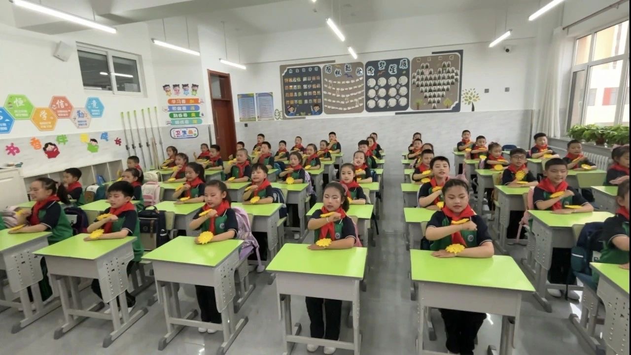 元寶山區(qū)西城小學(xué)關(guān)工委課桌比賽活動照片22.jpg