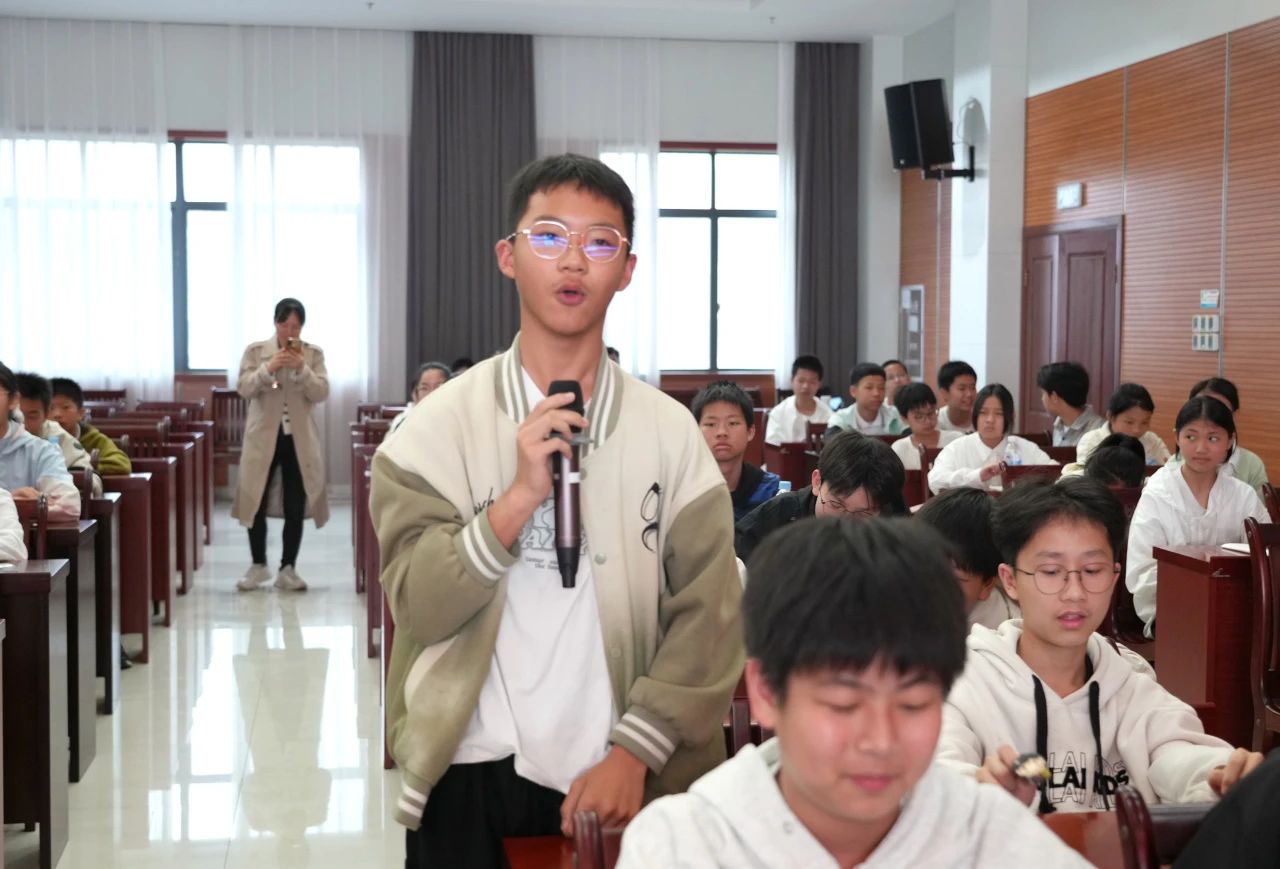 學生積極回應.jpg