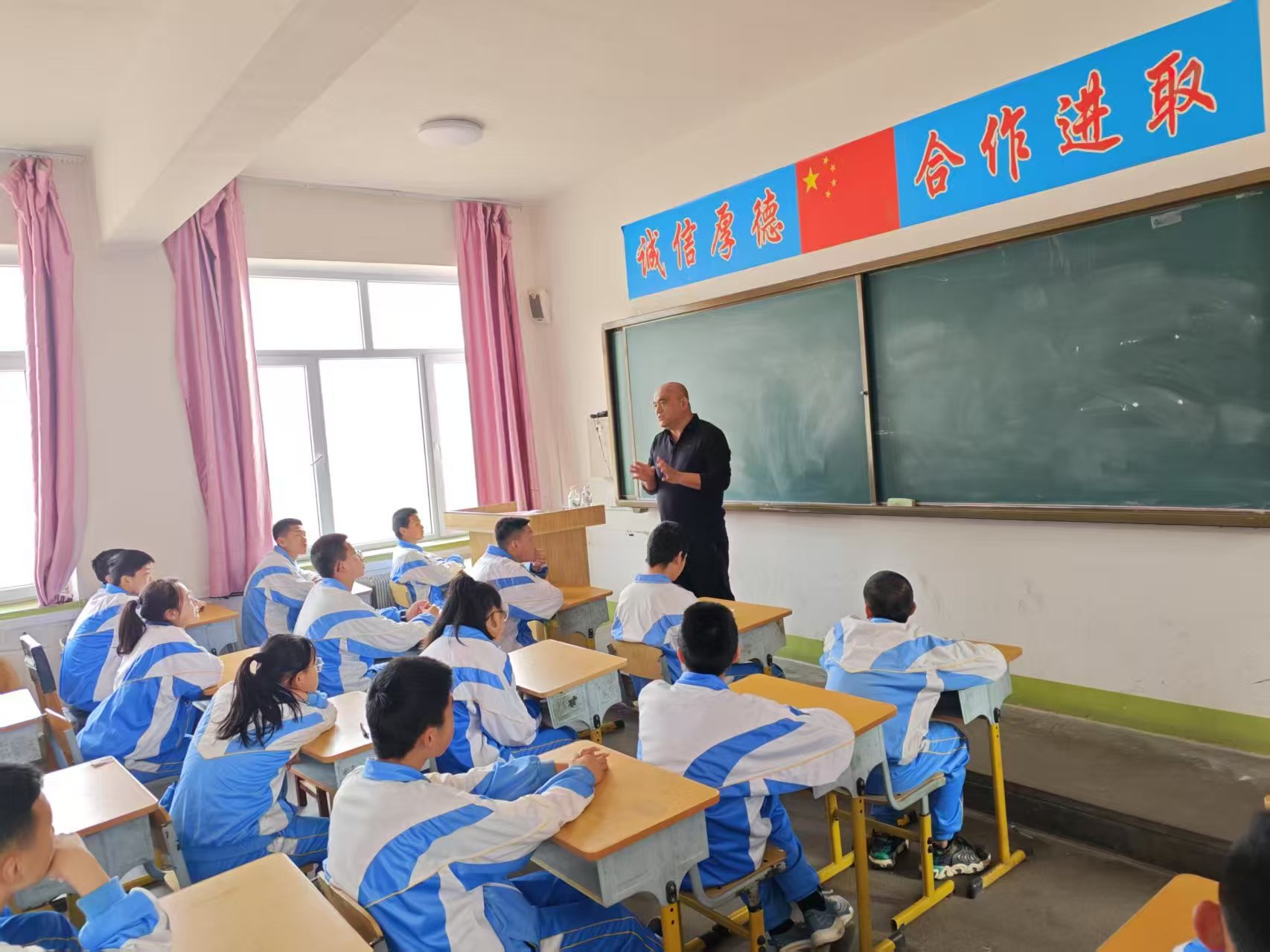 紅石中學1.jpg