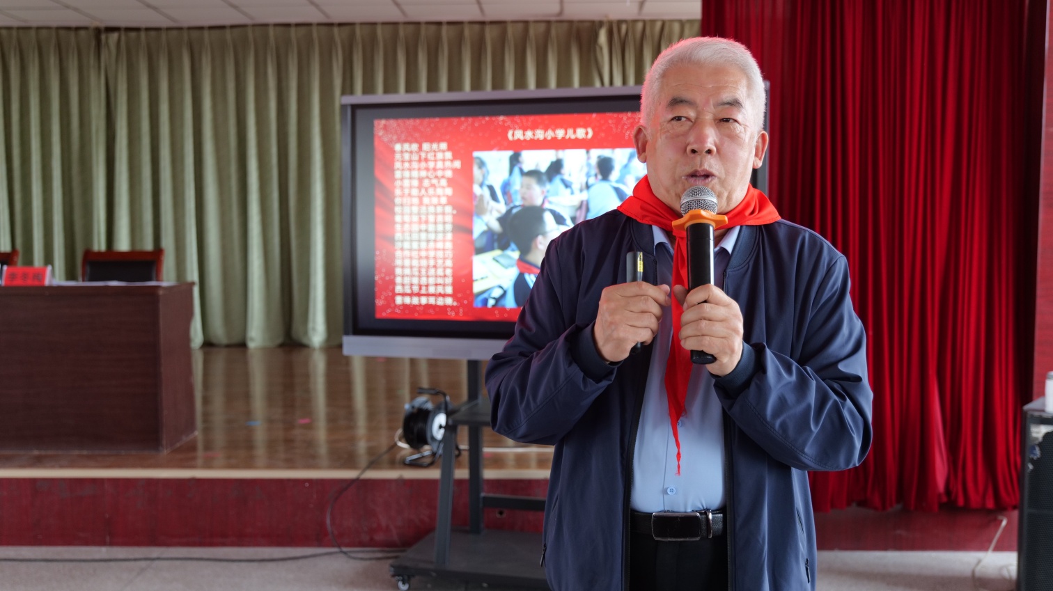 元寶山區風水溝小學“五老”進校園學雷鋒活動照片12_副本.jpg