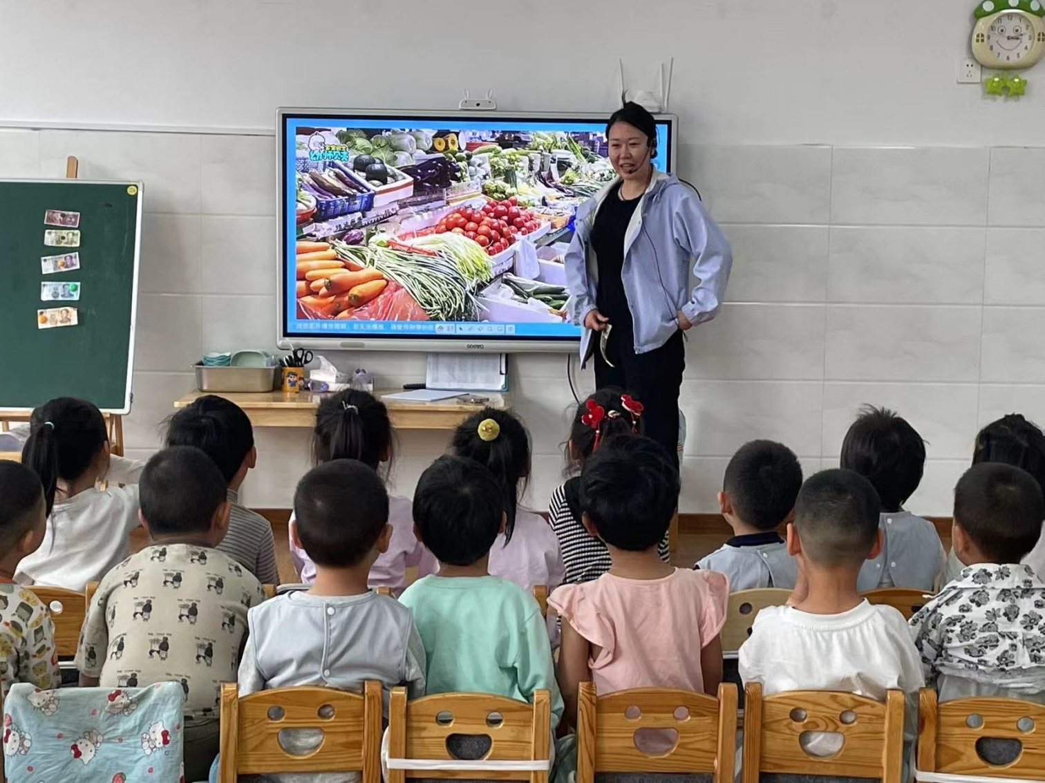 元寶山區(qū)第三幼兒園“菜場大探秘，幼兒趣體驗活動照片1_副本_副本.jpg