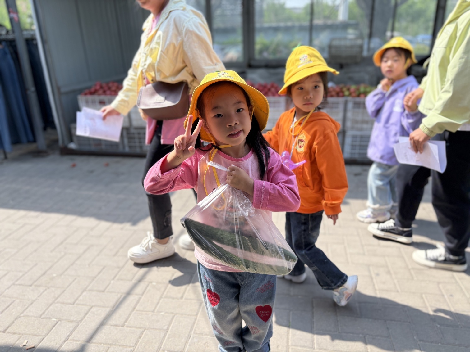 元寶山區(qū)第三幼兒園“菜場大探秘，幼兒趣體驗活動照片5_副本_副本.jpg