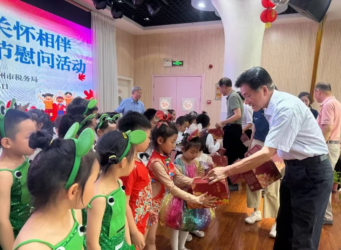 六一走訪暖童心2.jpg