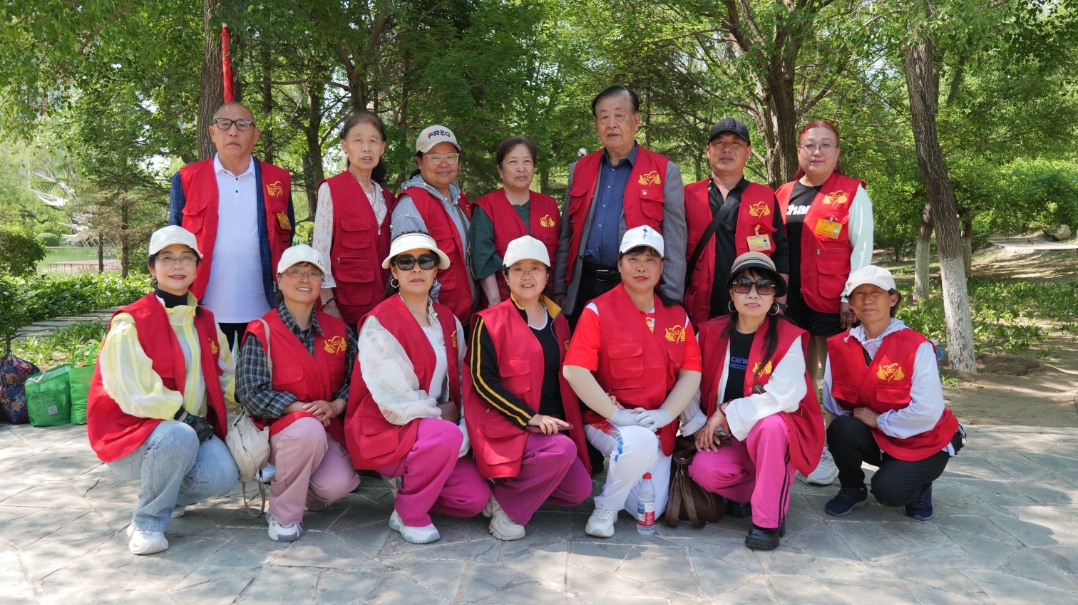 元寶山區(qū)平莊城區(qū)街道星海社區(qū)關工委“五老”積極籌備高考服務工作活動照片1_副本.jpg