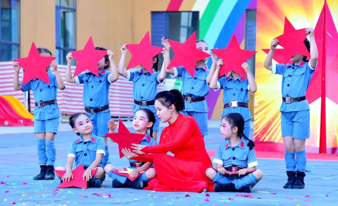 紅星實驗幼兒園開展以“紅色故事潤童心 革命精神代代傳”為主題的“六一”國際兒童節(jié)慶祝活動.jpg
