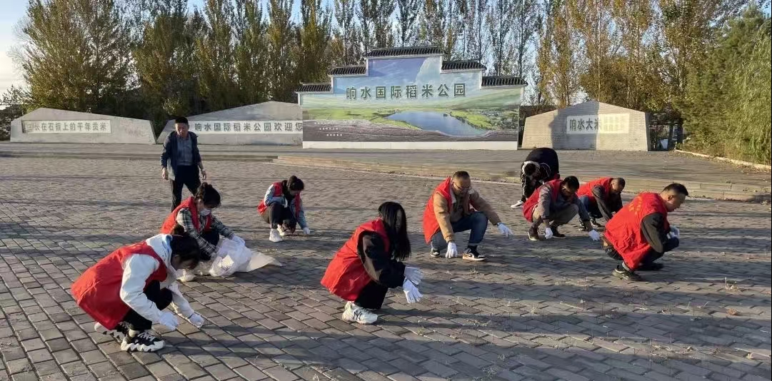 黑龍江省牡丹江市寧安市東京城鎮關工委組織開展環境整治展新顏行動.jpg