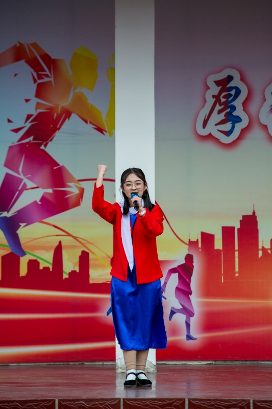 元寶山區(qū)平莊礦區(qū)中學(xué)“青春，跨越百年的回響”演講活動照片1.jpg